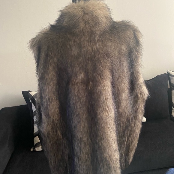 Smokey Fox Faux Hook Vest - Picture 3 of 5